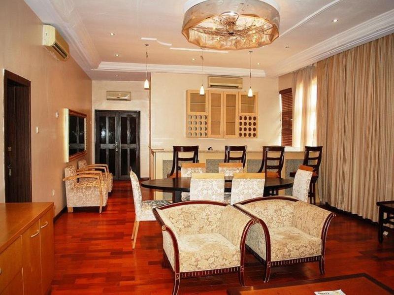 Owu Crown Hotel Ibadan Extérieur photo