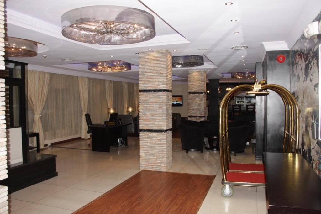 Owu Crown Hotel Ibadan Extérieur photo