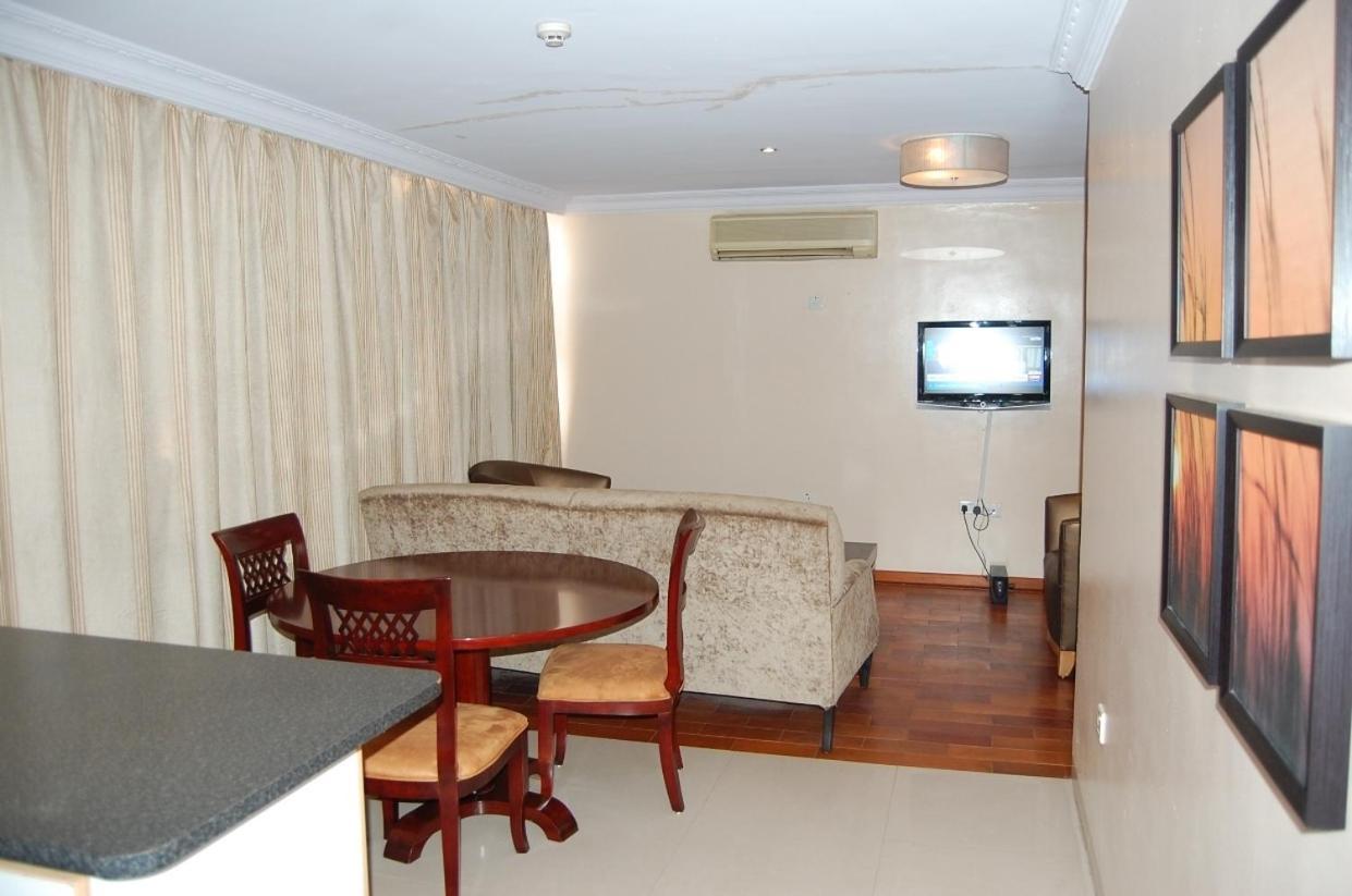 Owu Crown Hotel Ibadan Extérieur photo