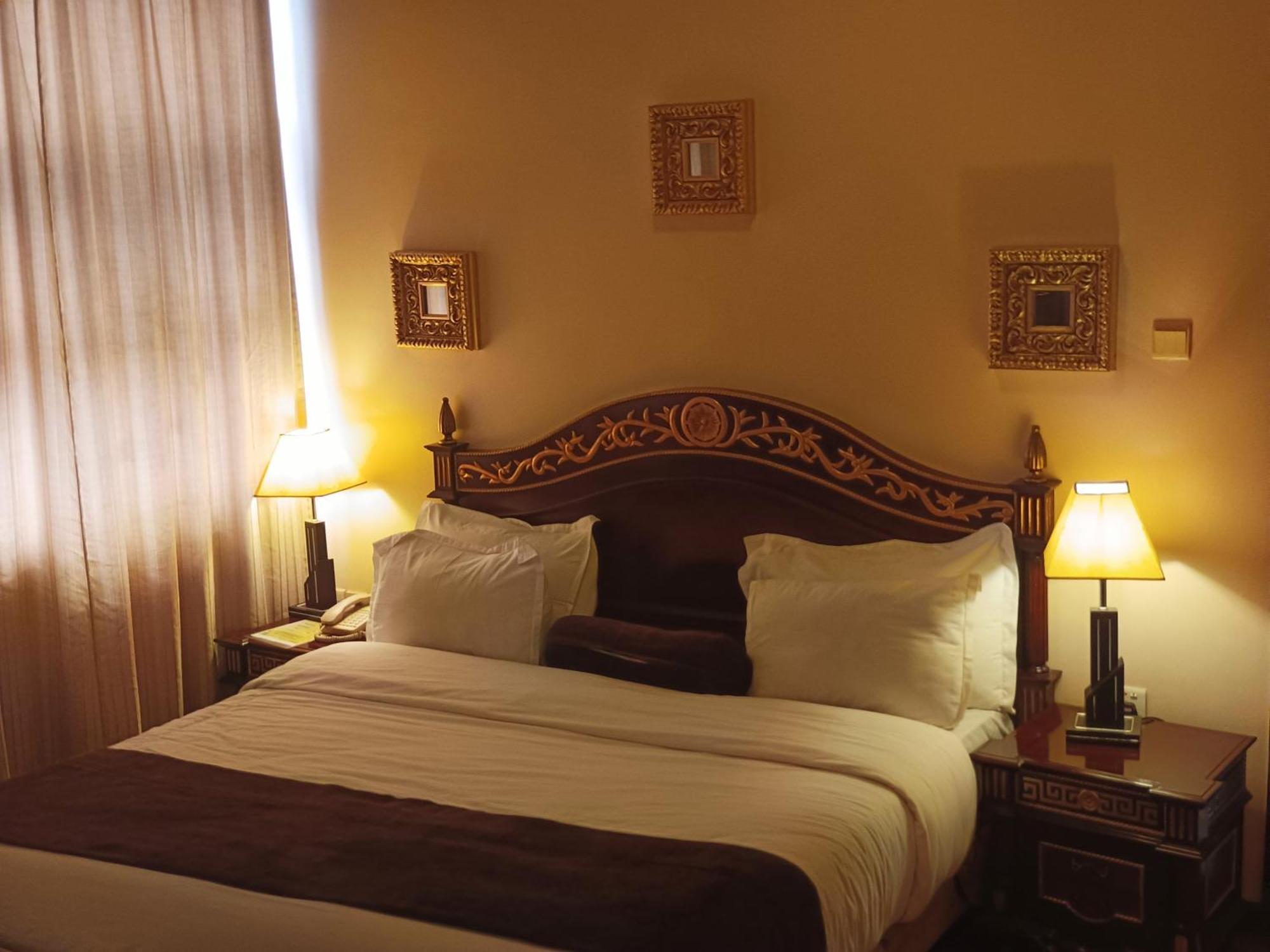 Owu Crown Hotel Ibadan Extérieur photo
