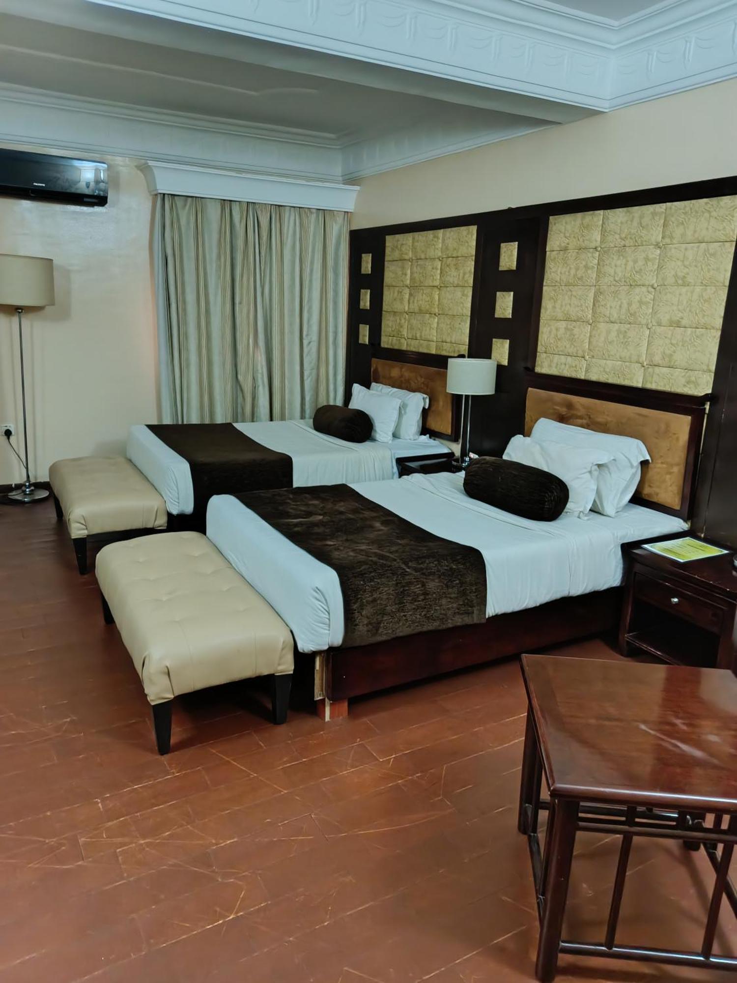 Owu Crown Hotel Ibadan Extérieur photo
